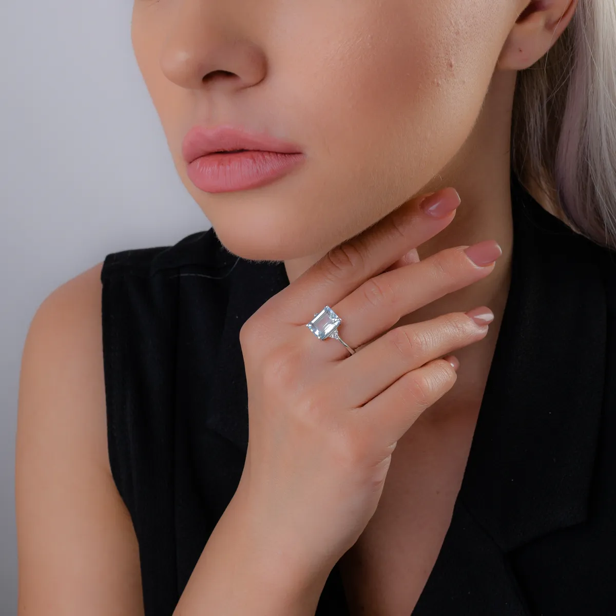 Pierścionek z białego złota