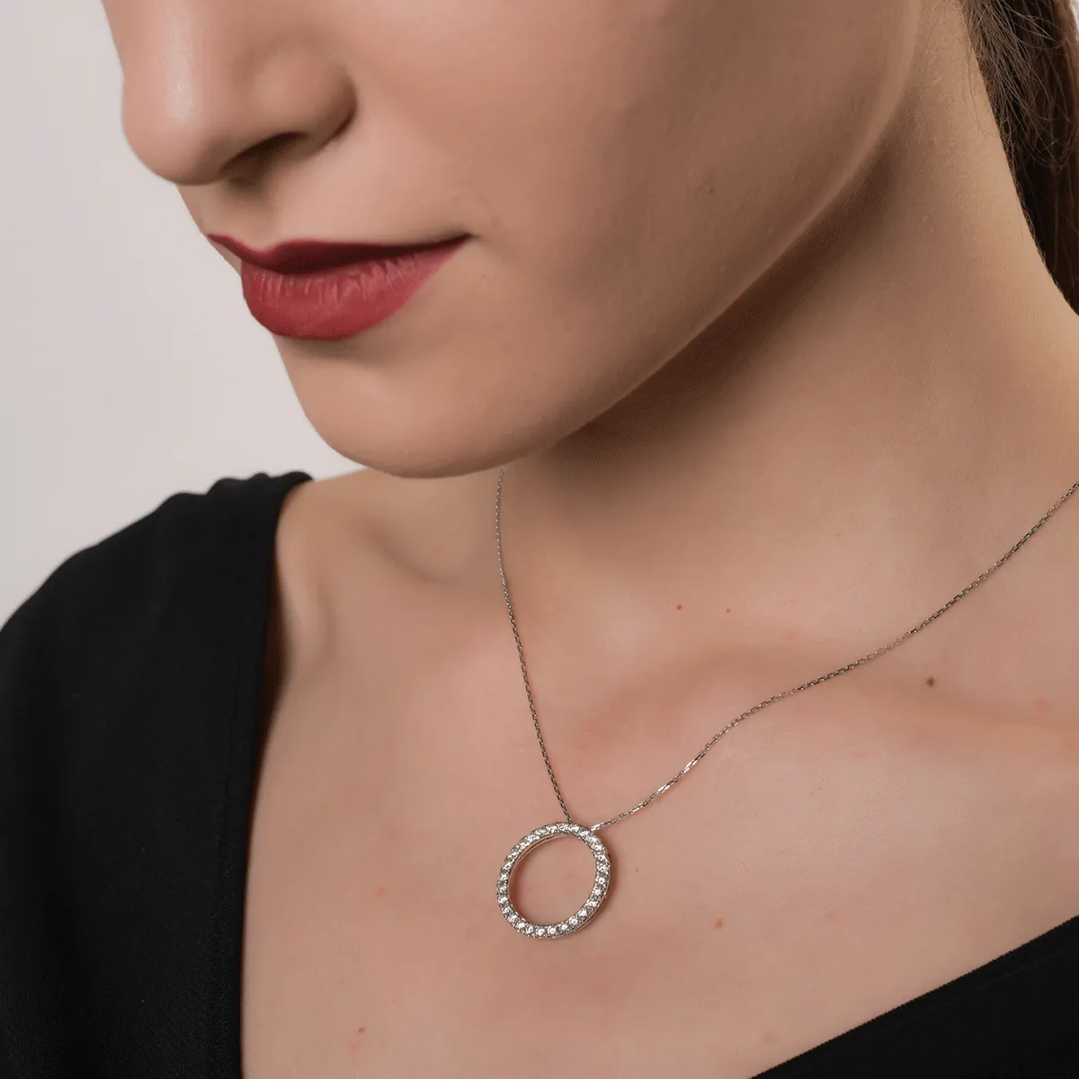 Wisiorek z 18K białego złota z diamentami o masie 0.96ct