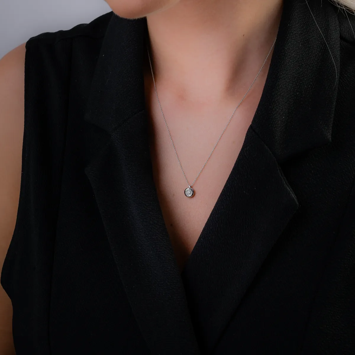 Колие с висулка от 18K бяло злато с диаманти от 0.08гкт