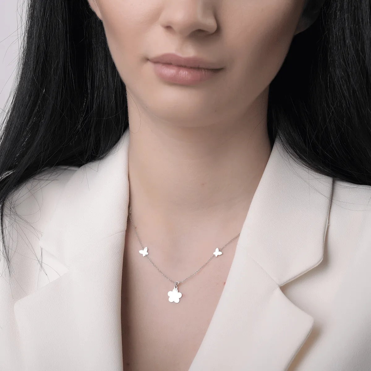 Nyakék pillangóval 14k-os fehér aranyból