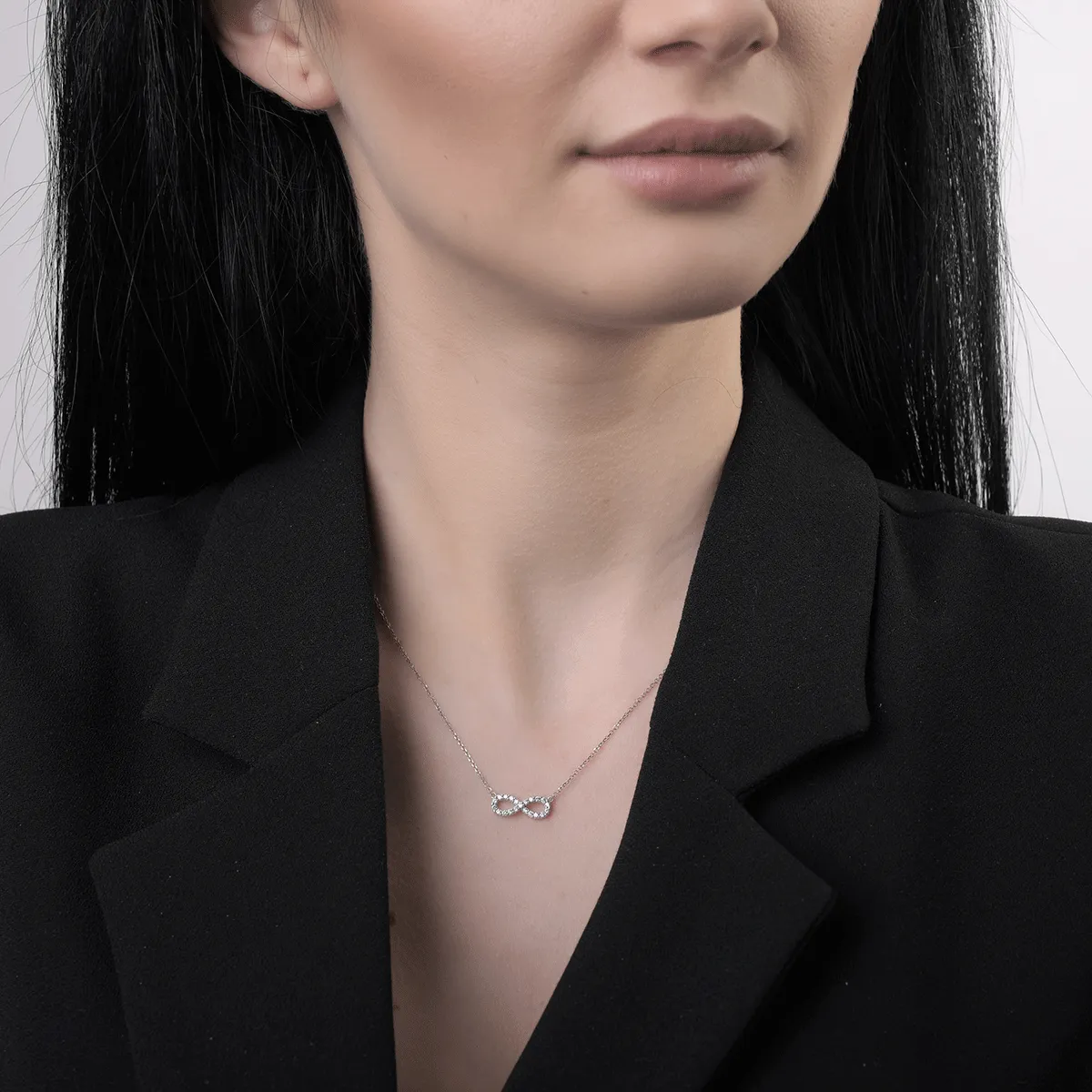 Lant cu pandantiv infinit din aur alb