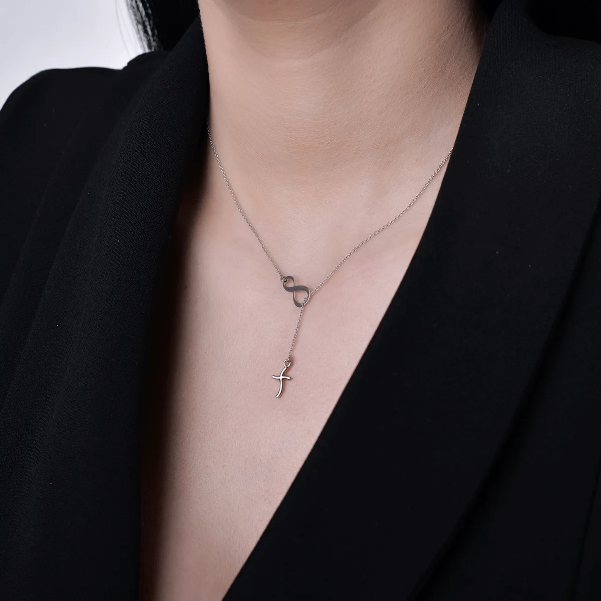 14K white gold pendant necklace