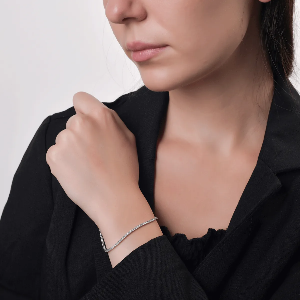 Гривна за тенис от бяло злато 18К с диаманти 0.5гкт