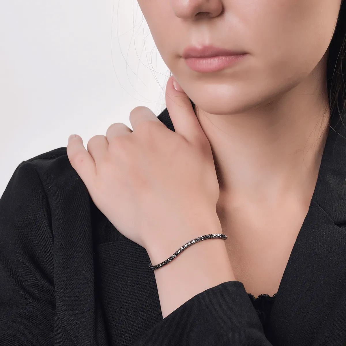 Bratara tennis din aur negru cu diamante negre de 3.2ct