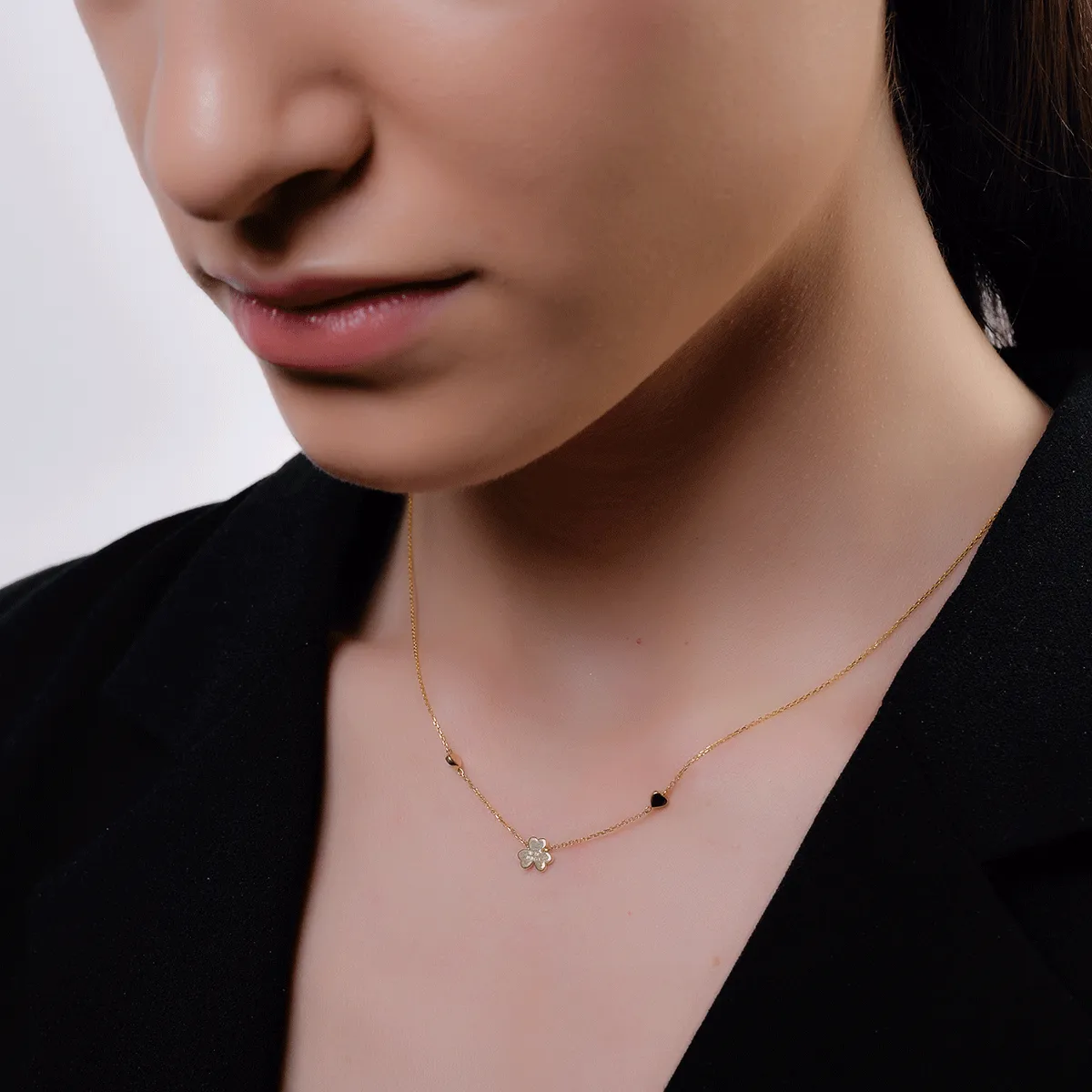 Colier cu trifoi si inimioare din aur galben cu diamante de 0.062ct