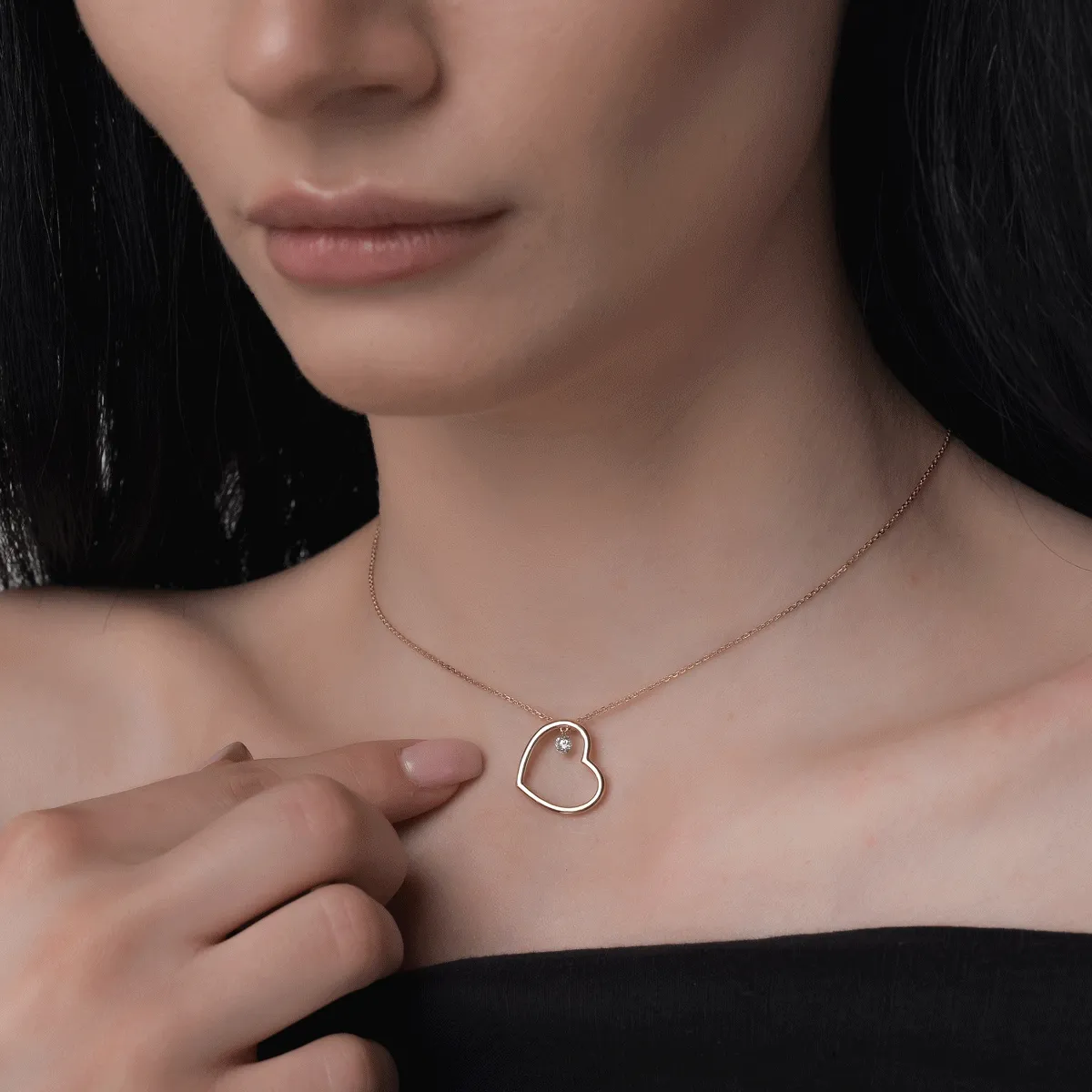 Lant cu pandantiv inimioara din aur roz cu diamant de 0.15ct