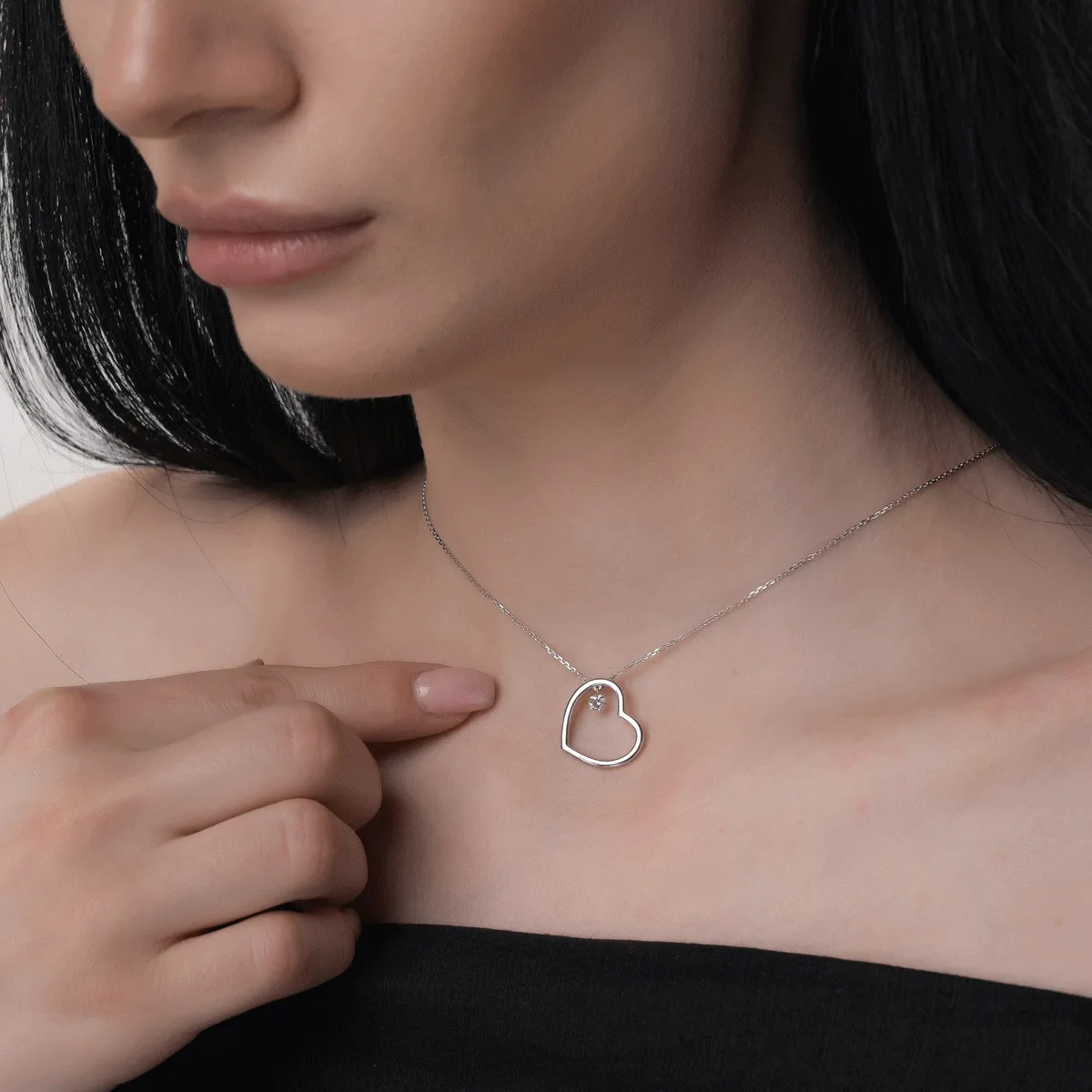 Lant cu pandantiv inimioara din aur alb cu diamant de 0.15ct