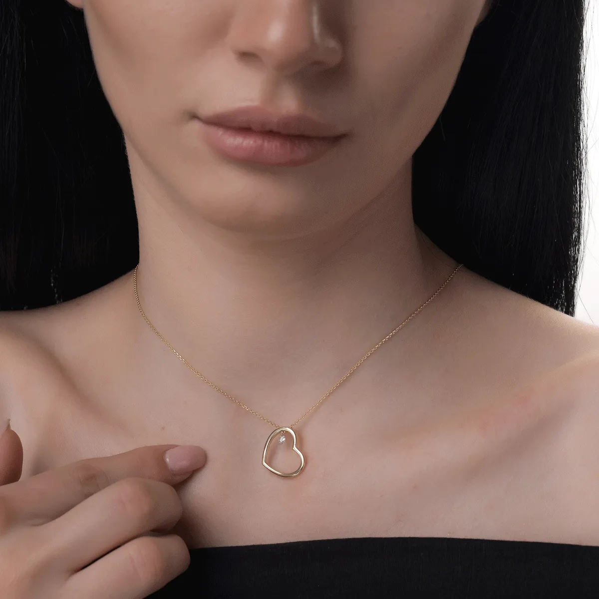 Колие от жълто злато 18К с диамант 0.15ct