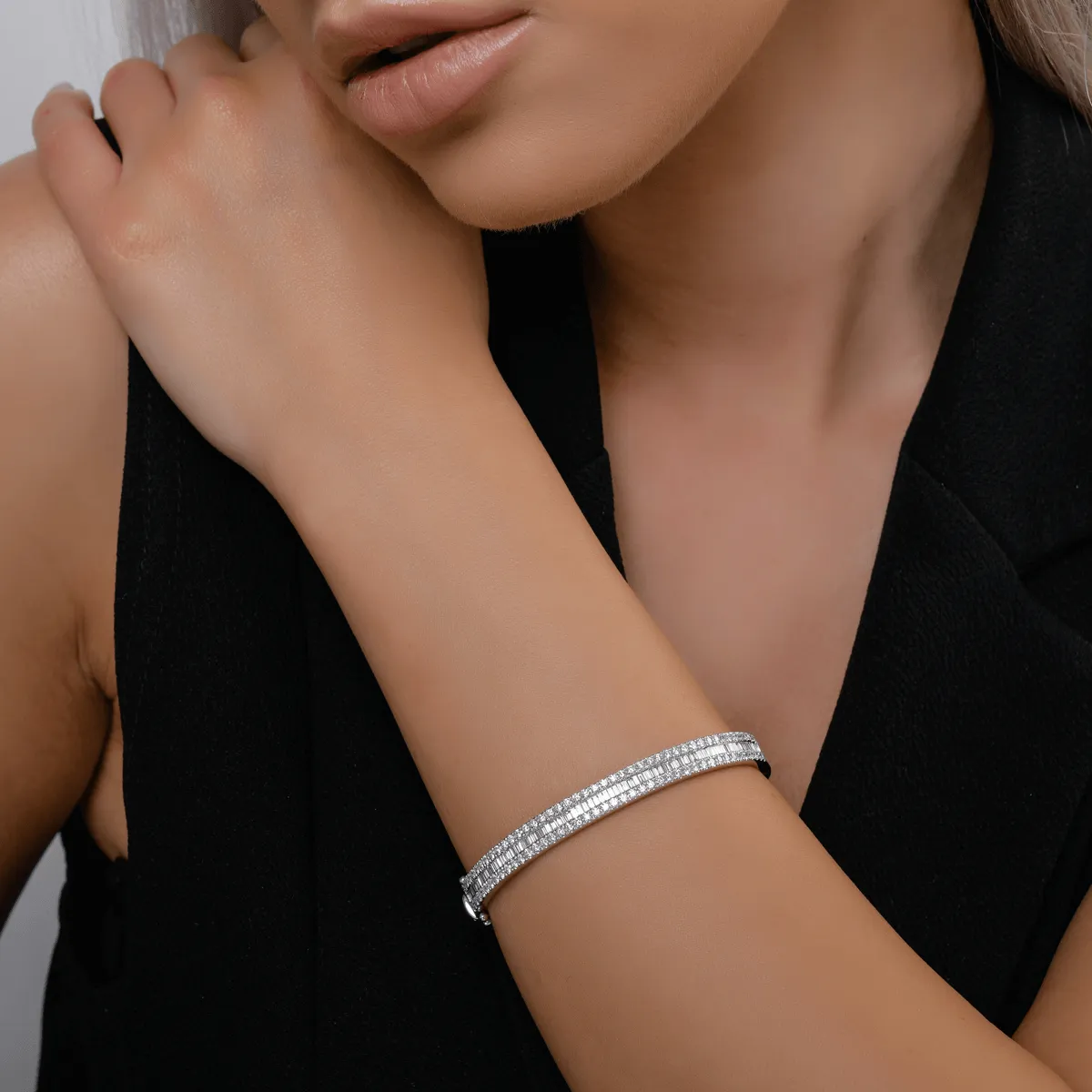 Bratara din aur alb cu diamante baguette si rotunde de 2.67ct - imagine 2