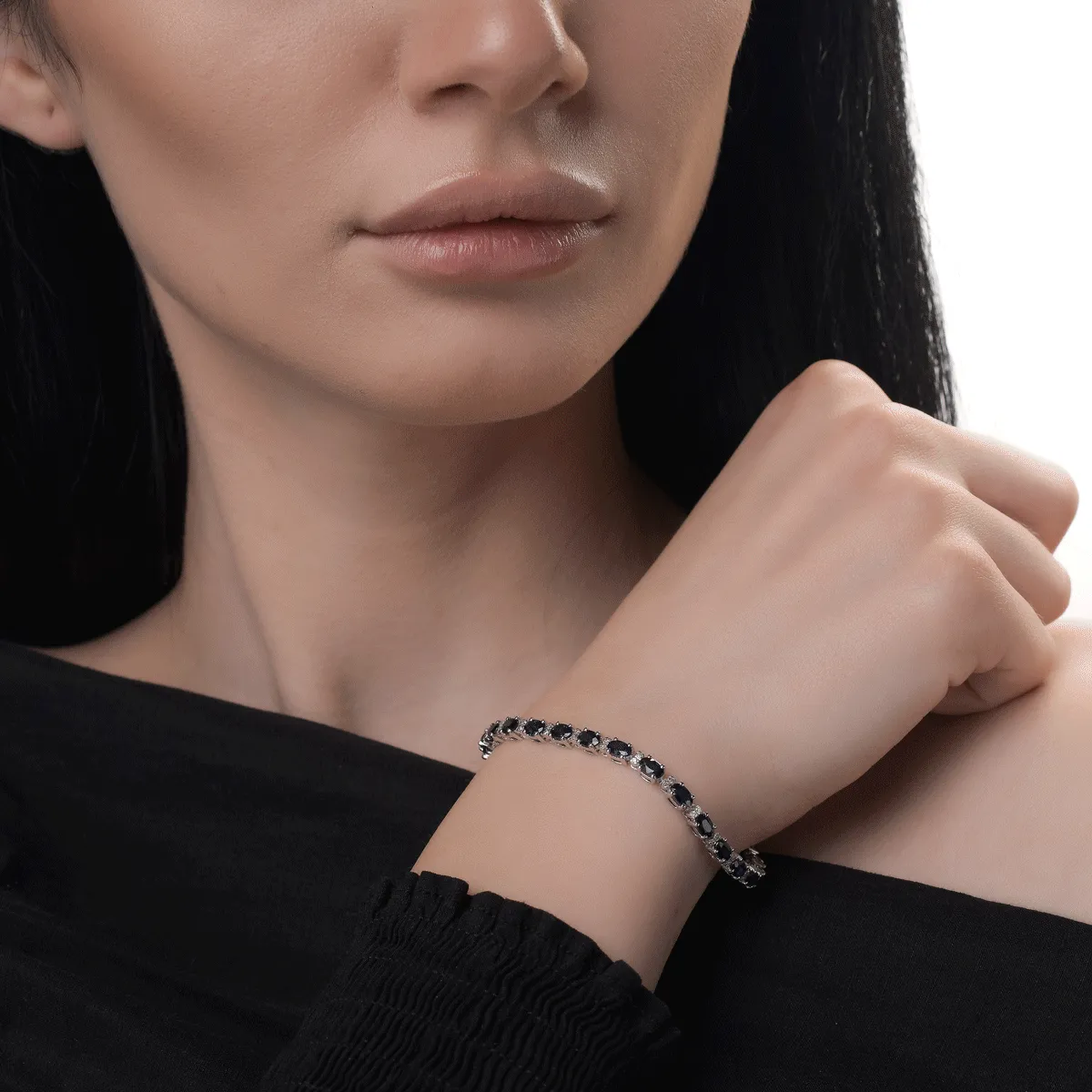 Тенис гривна от 14K бяло злато с 6.72кт сапфири и 0.24кт диаманти