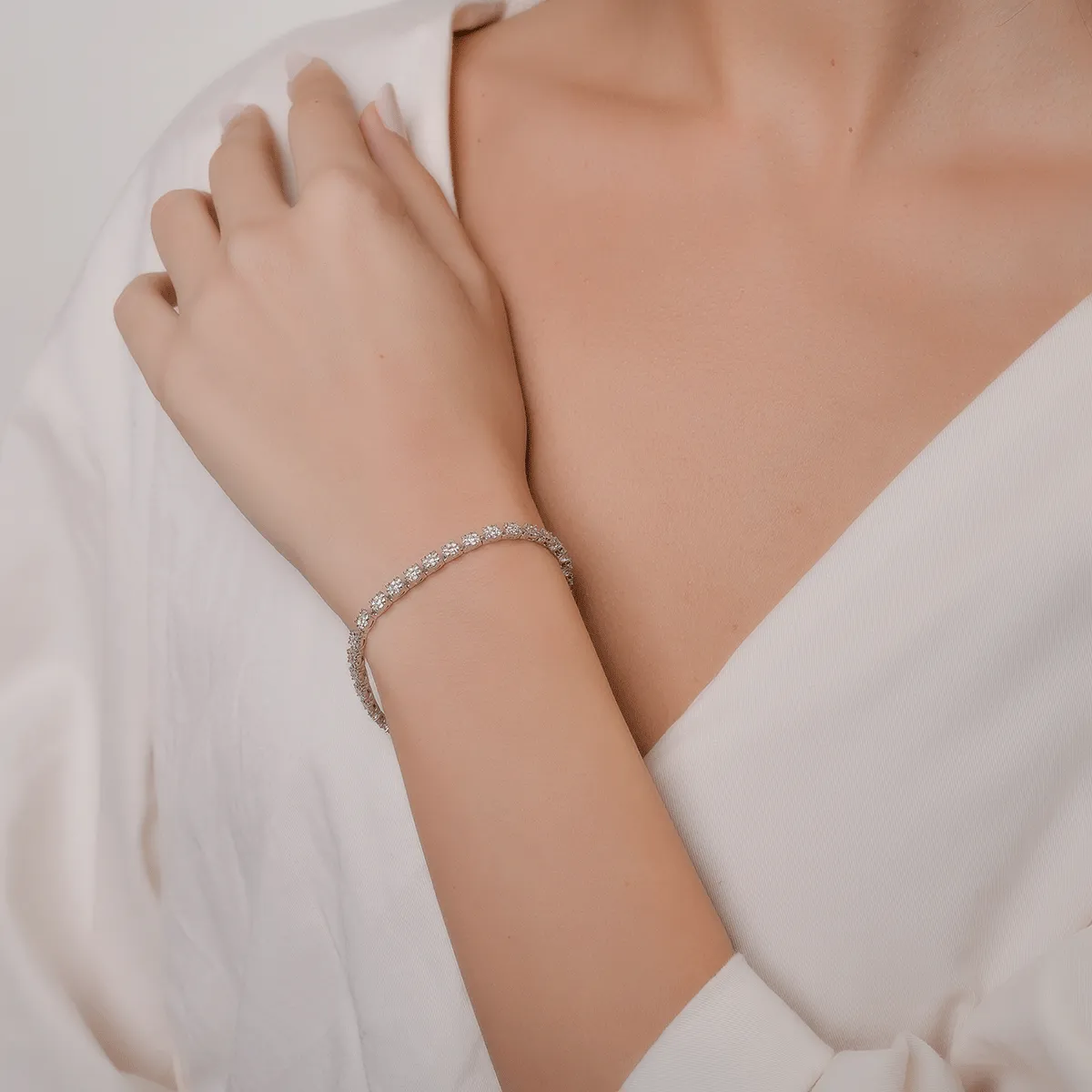 18K white gold tennis bracelet with 2ct diamonds