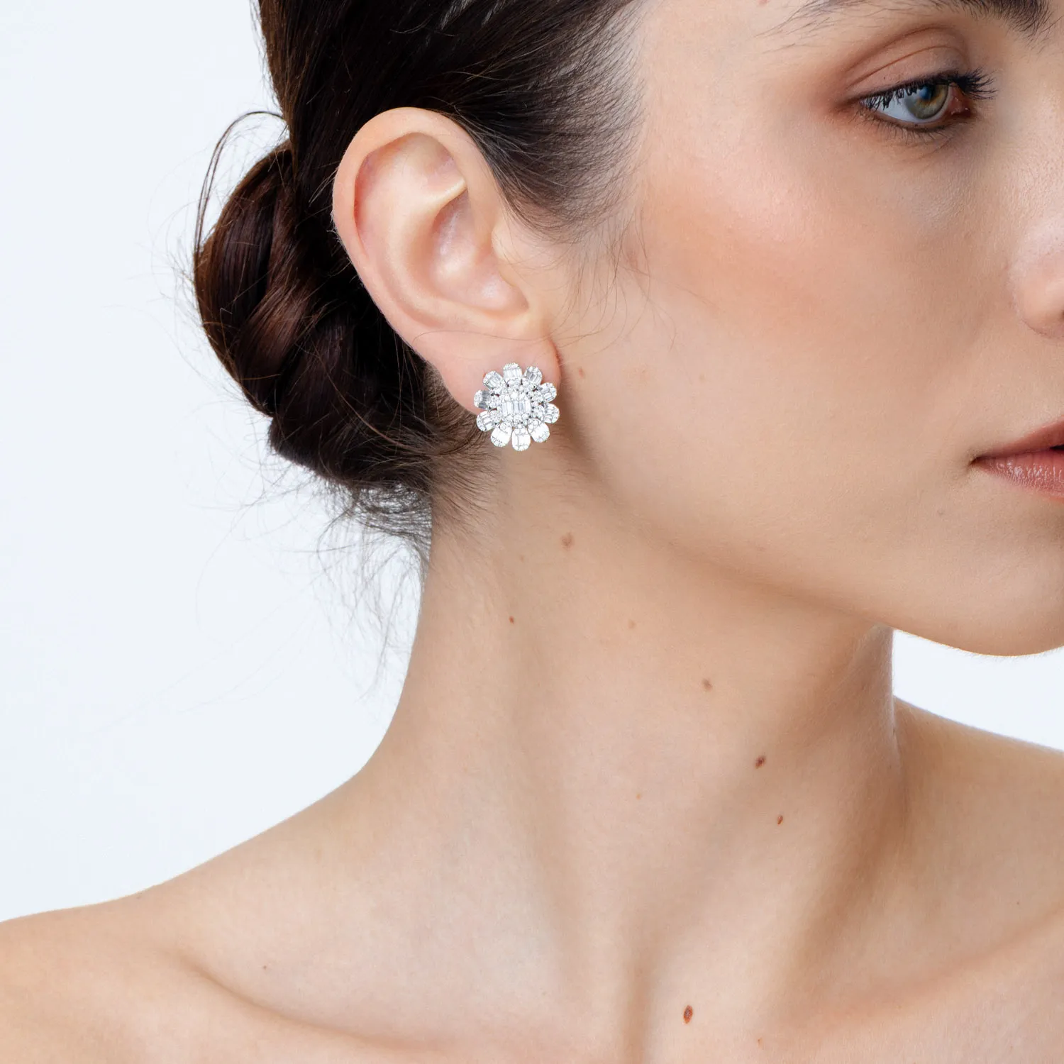 Cercei din aur alb cu diamante baguette si round de 2.2ct