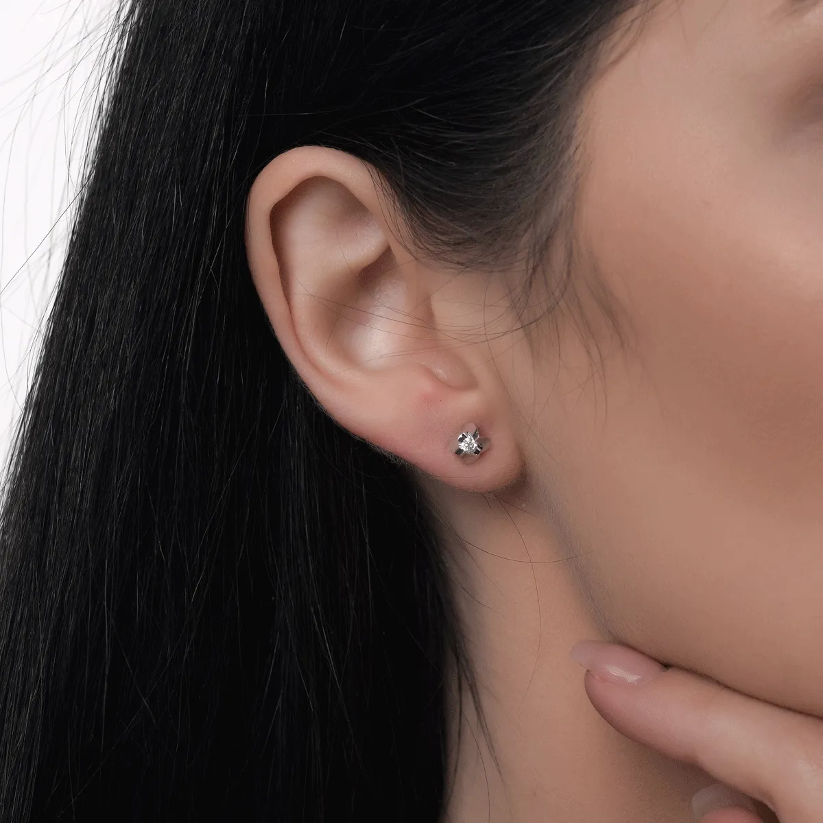 18K бели златни обеци с 0.1ct диаманта
