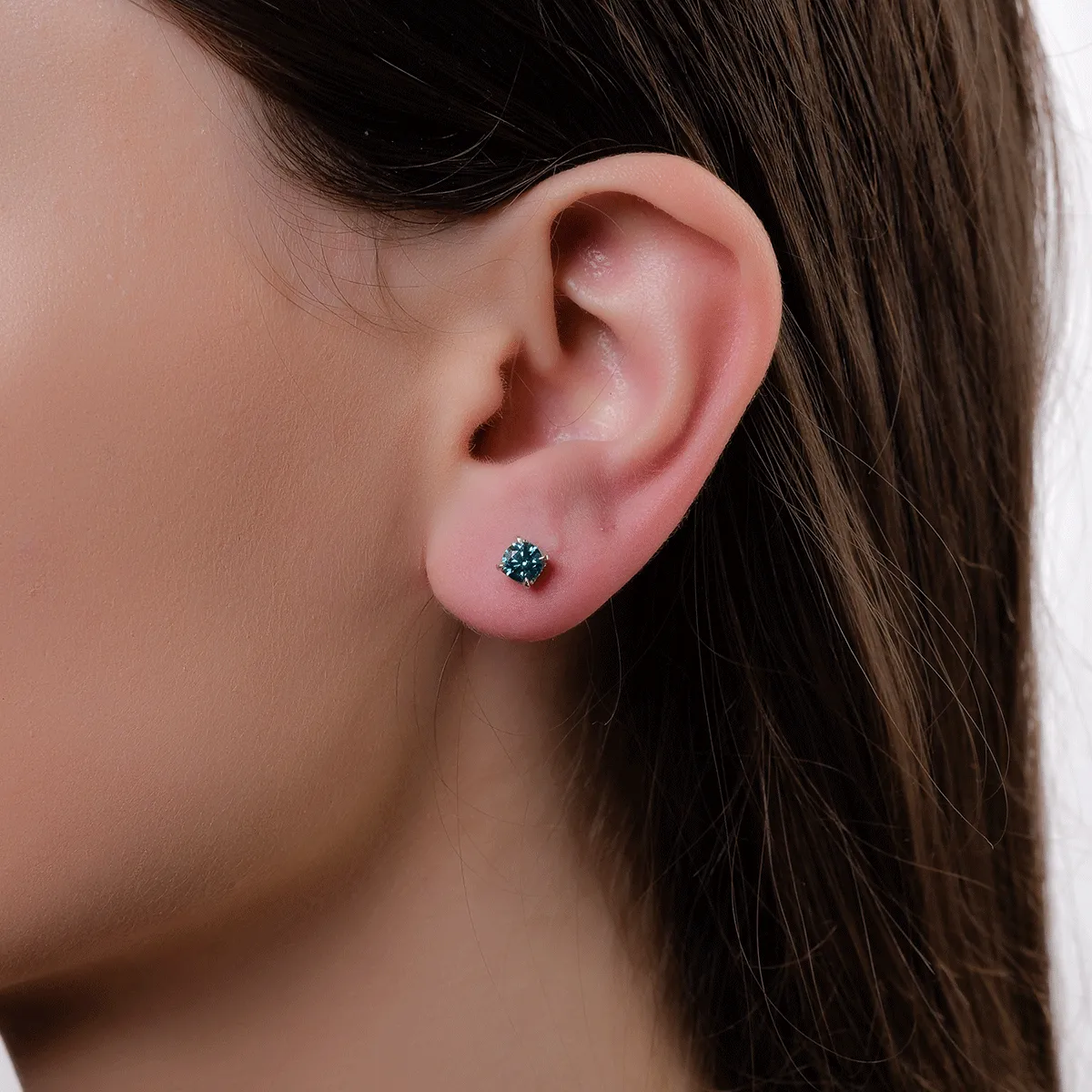 Cercei din aur alb cu diamante albastre de 0.88ct si diamante transparente de 0.08ct