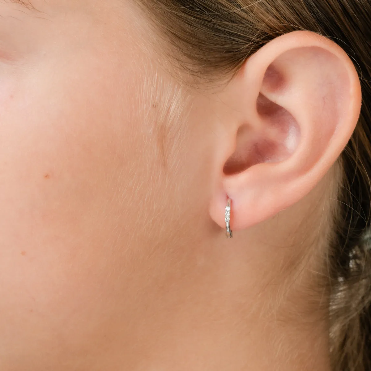 Детски обеци от бяло злато 18К с диаманти 0.054ct