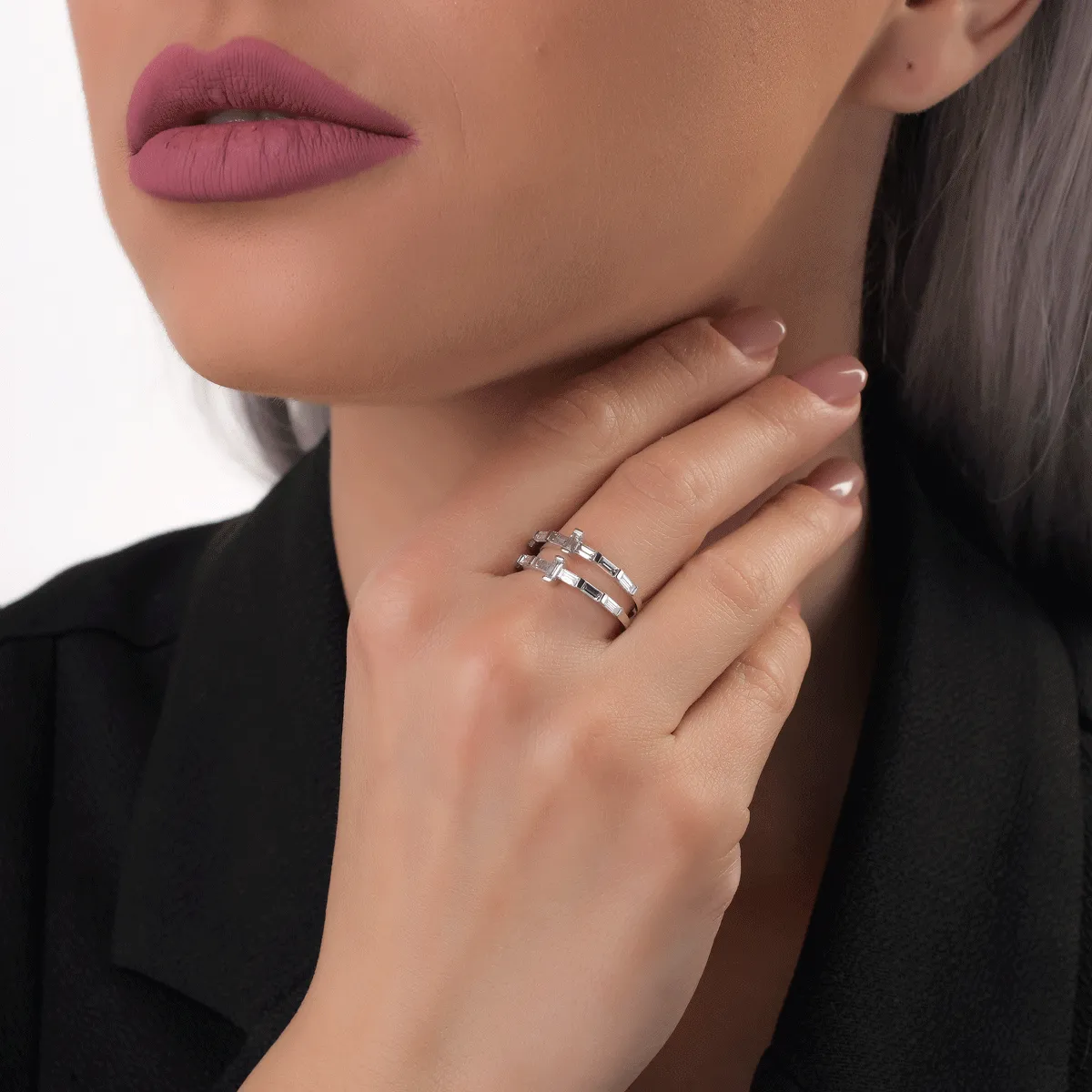 Пръстен от бяло злато 18К с диаманти 0.78гкт