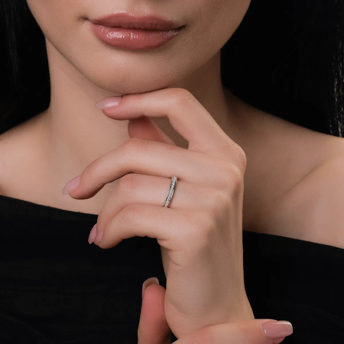 Pierścionek z 18K białego złota z 2.57ct diamentami