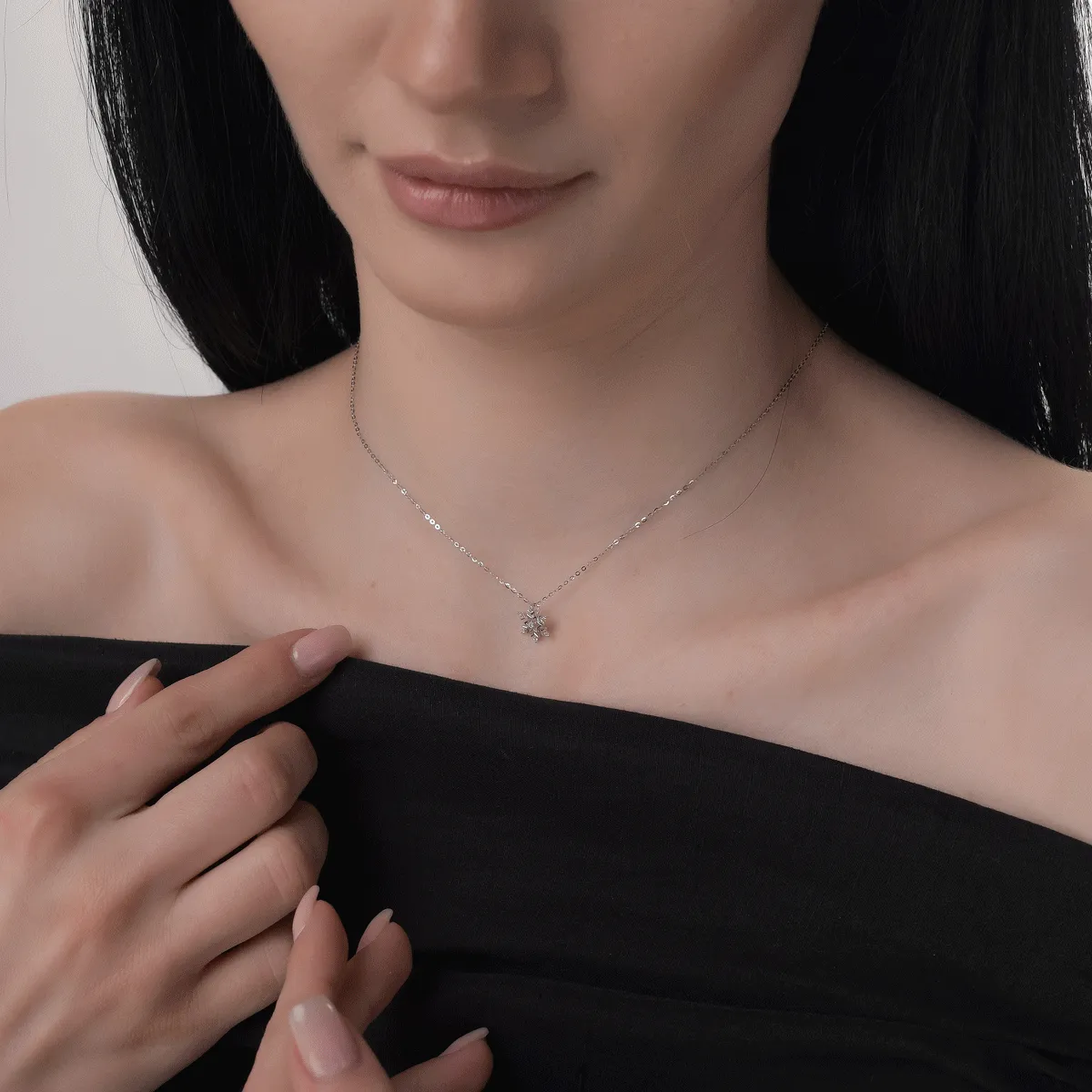 Lant cu pandantiv fulg de nea din aur alb cu diamante de 0.03ct