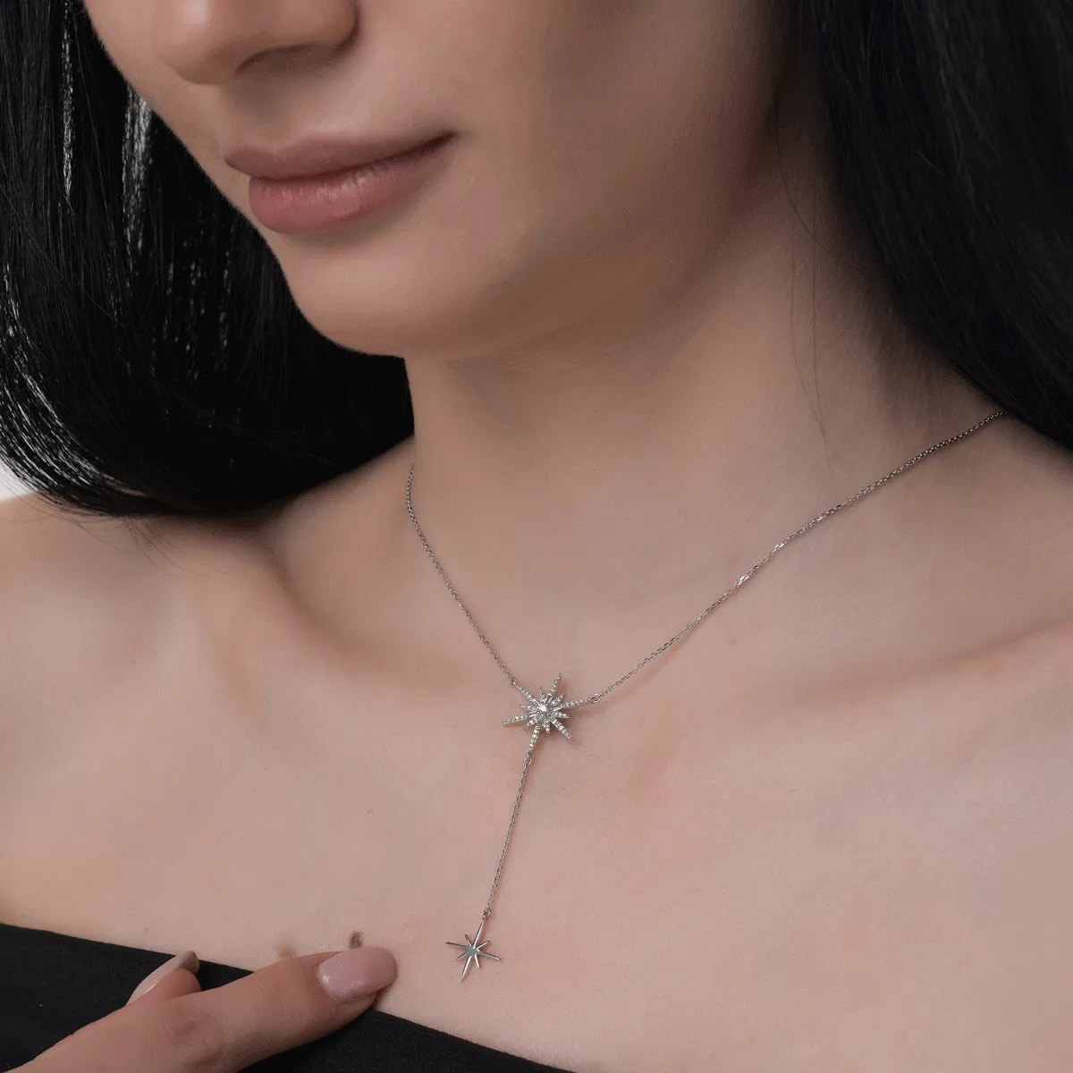 Łańcuszek z wisiorkiem z 18K białego złota i diamenty 0.26kr