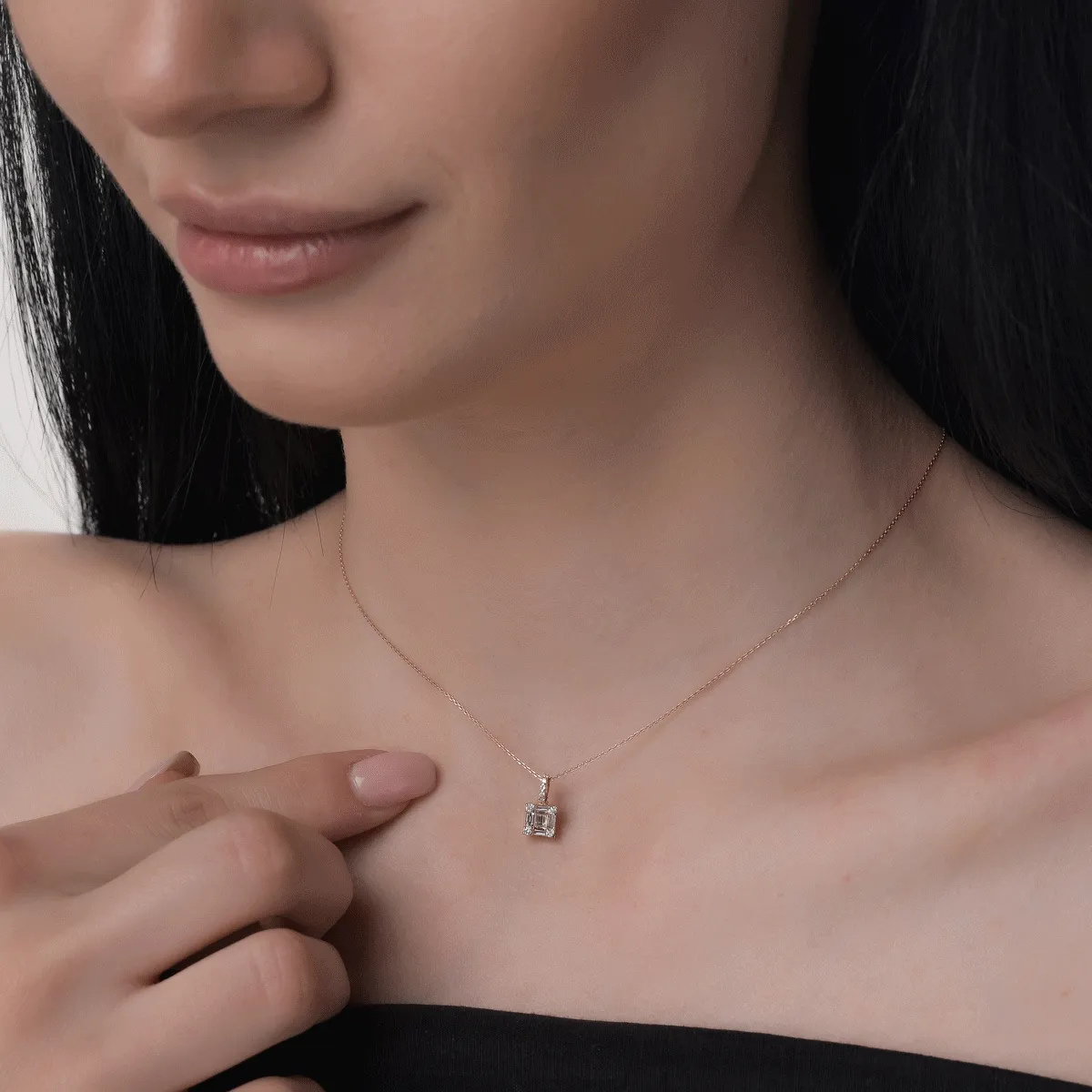 Вериги с висулка в 18K Rose Gold диамант 0.19ct