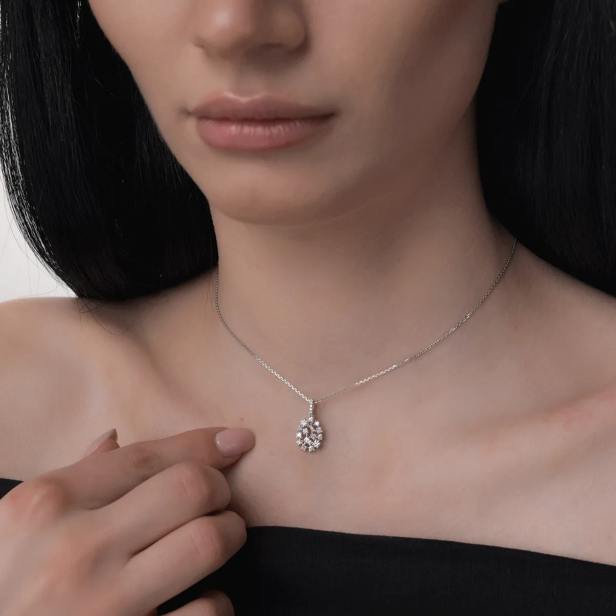 Lant cu pandantiv din aur alb cu diamante de 0.38ct