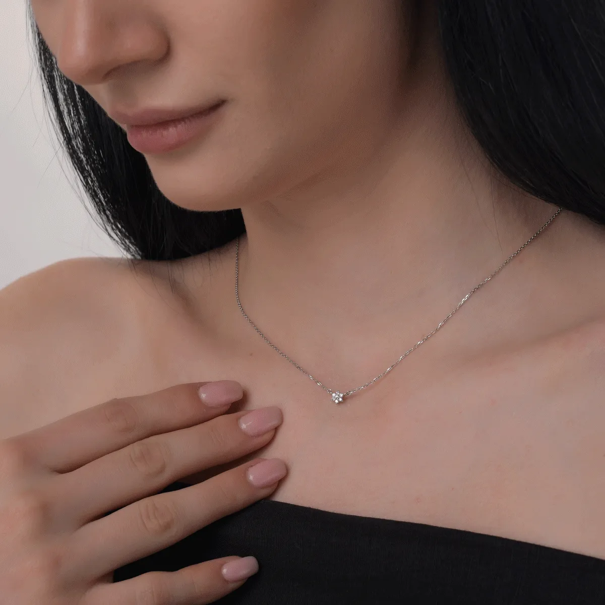 Lant cu pandantiv din aur alb cu diamante de 0.08ct