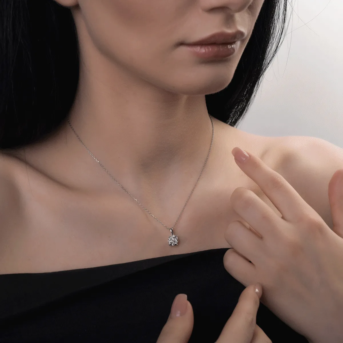 Pandantiv din aur alb cu diamante de 0.34ct