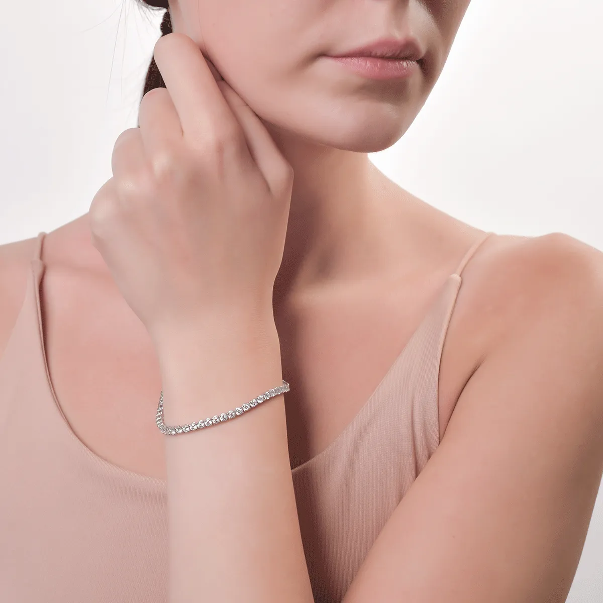 18K fehérarany tenisz karkötő 7.5ct gyémántokkal