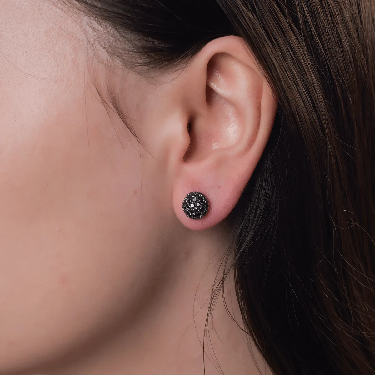 18K white gold earrings with 1.03ct black diamonds