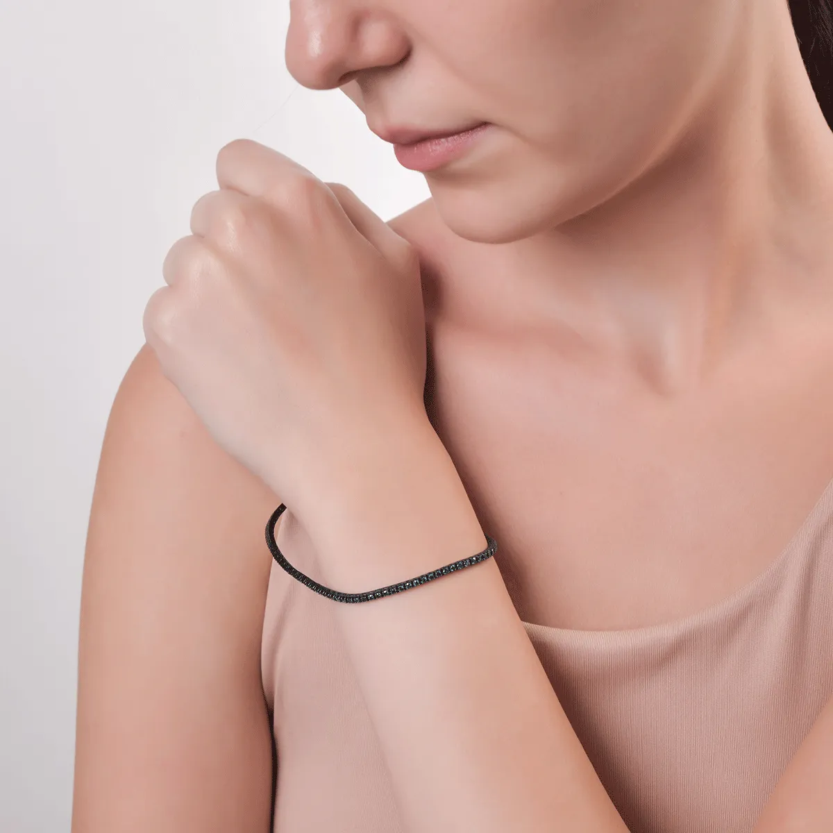 Bratara tennis din aur albastru de 18K cu diamante albastre de 1.95ct