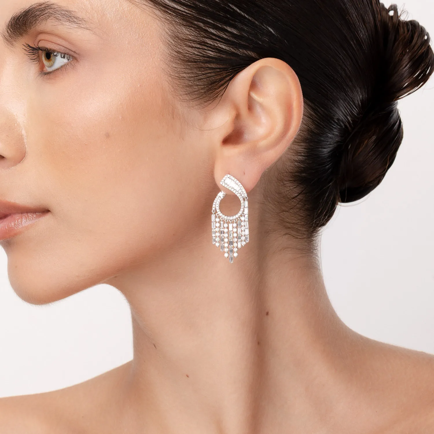 Cercei din aur alb cu diamante baguette si round de 5.17ct
