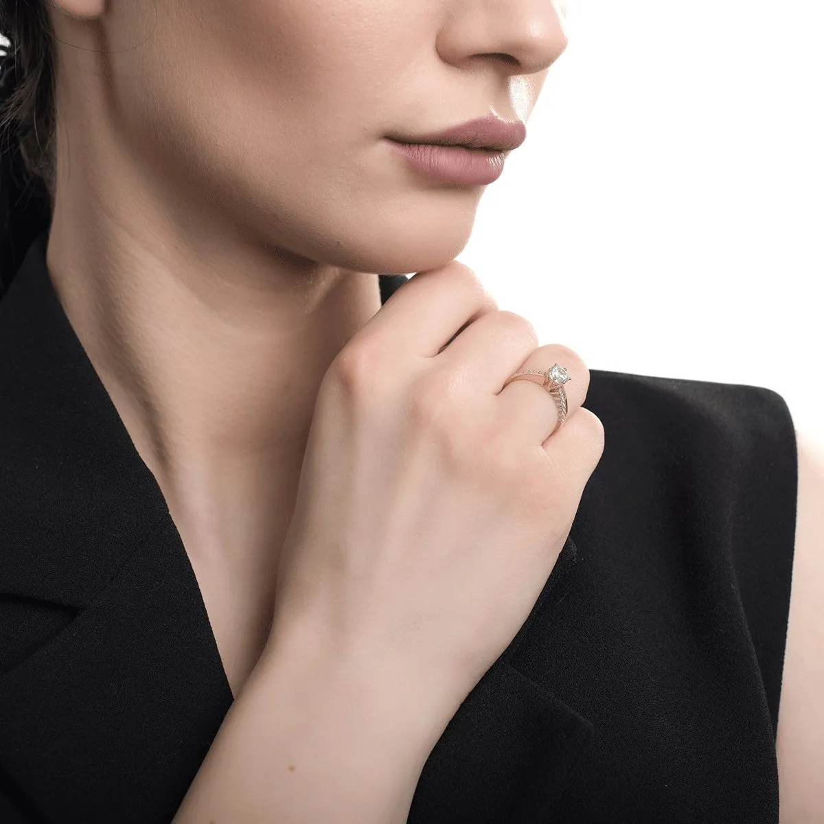 Eljegyzési gyűrű 14K-os sárga aranyból.