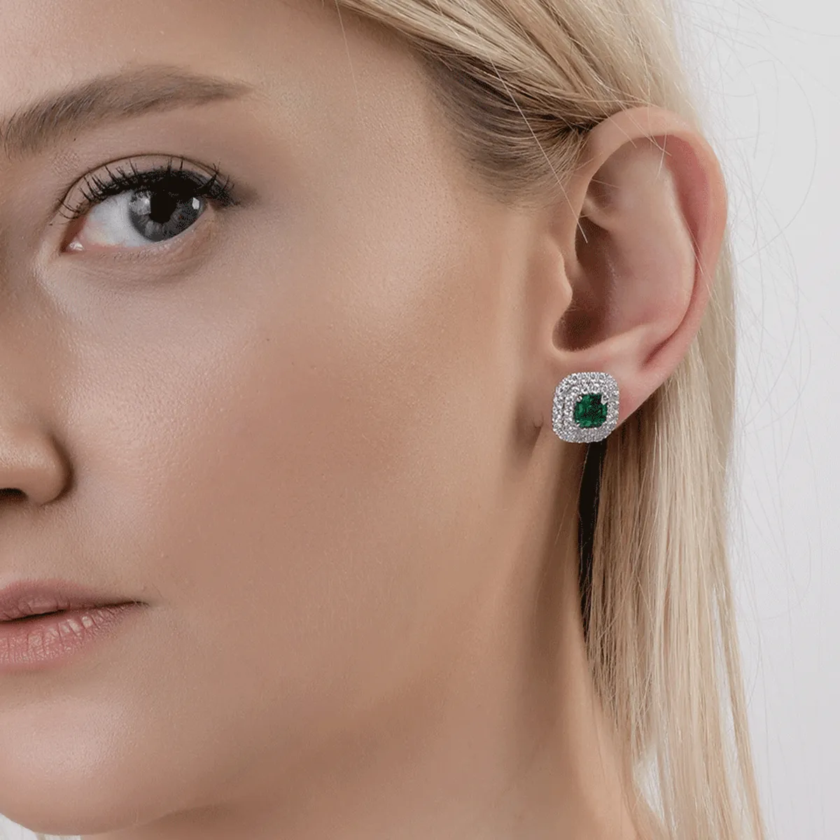 18K white gold earrings with emeralds of 2.08ct and diamonds of 1.36ct