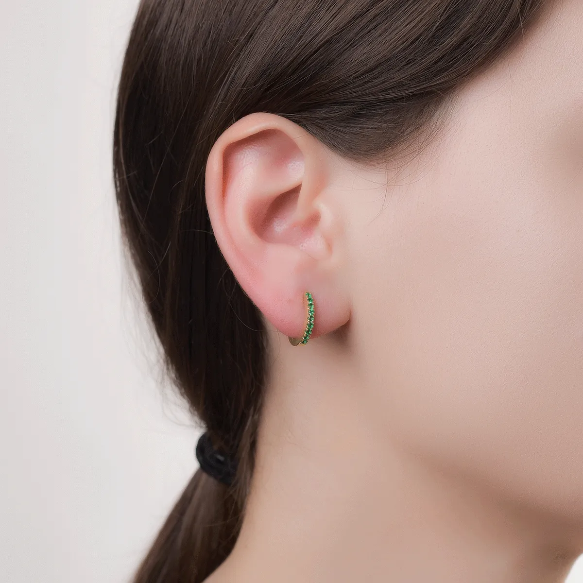 18K yellow gold earrings with emeralds of of 0.26ct