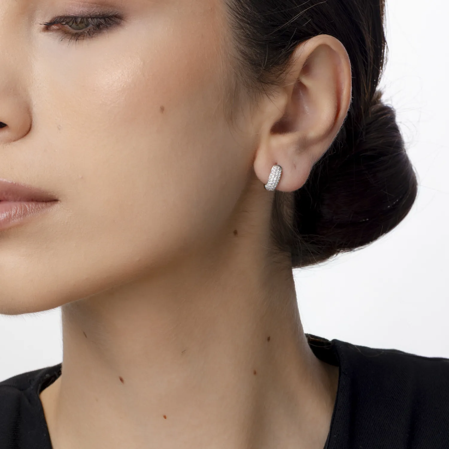 18 k fehér arany fülbevaló gyémántokkal 0.37ct