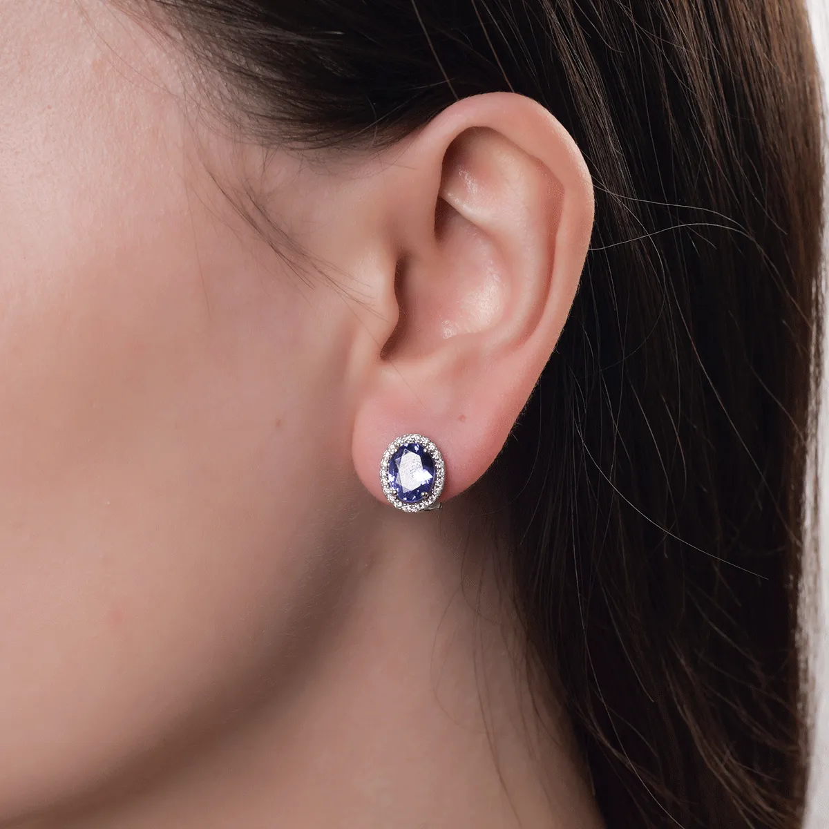 18K white gold earrings with 3.64ct tanzanite and 0.155ct diamonds