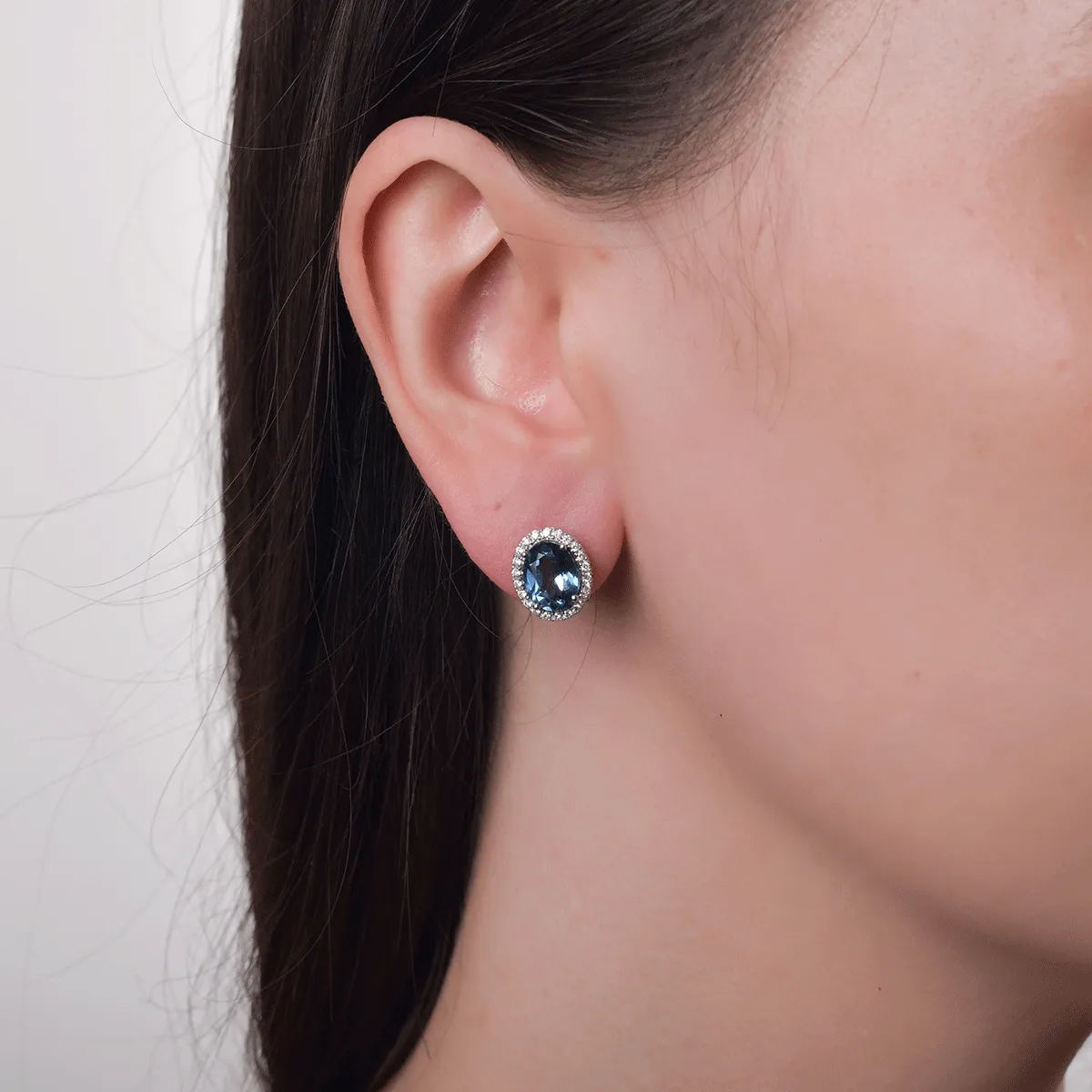 18k fehér arany fülbevaló 4.1ct londoni kék topaz és gyémánt 0.1ct