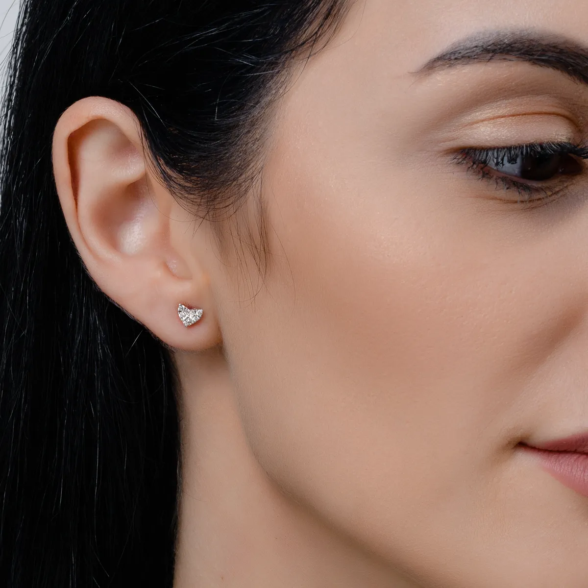 Cercei inimioare din aur alb cu diamante de 0.206ct