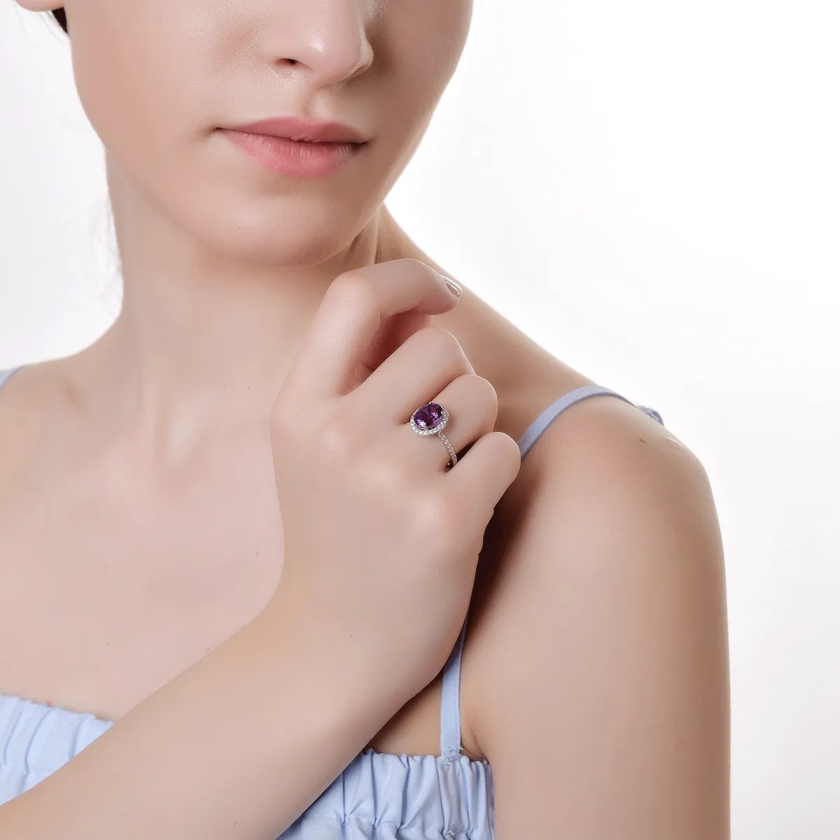 Inel din aur alb de 18K cu ametist de 2.1ct si diamante de 0.25ct