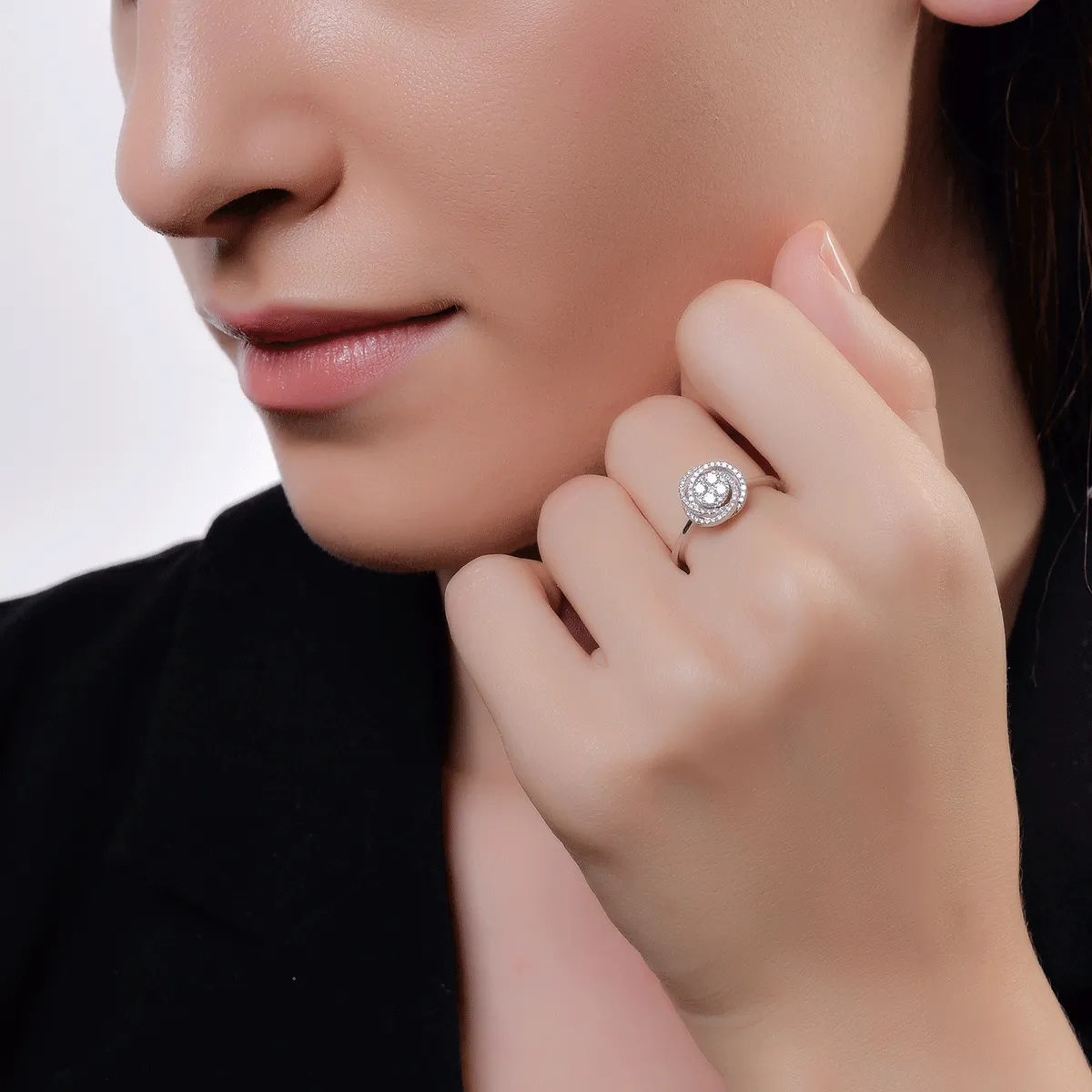 Inel din aur alb de 18K cu diamante de 0.32ct