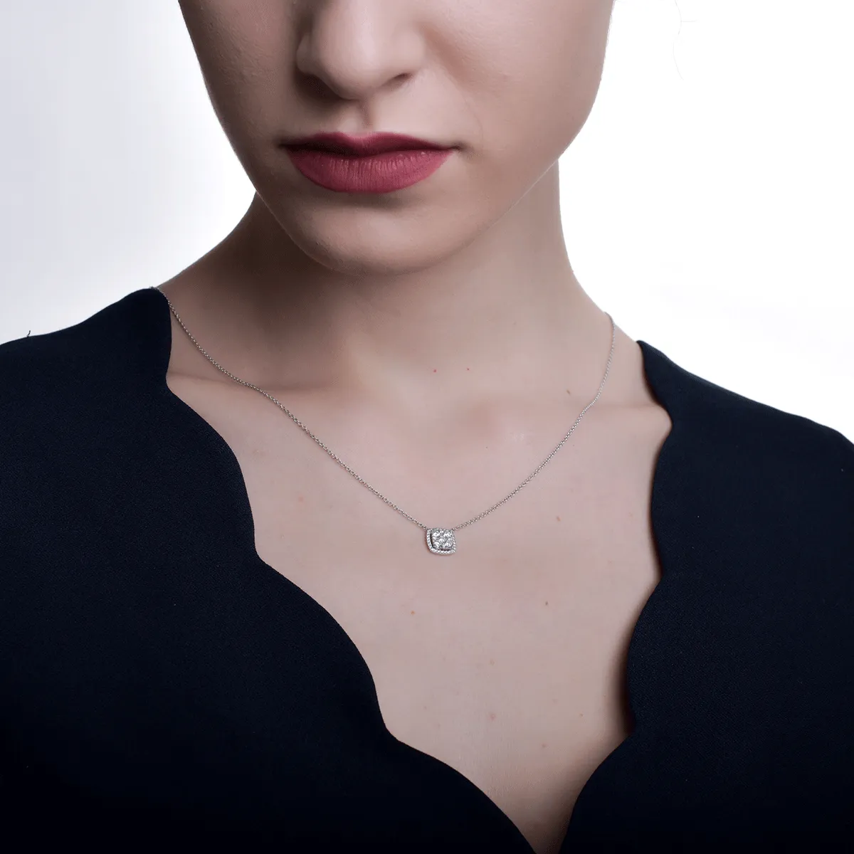 Lant cu pandantiv din aur alb de 18K cu diamante de 0.5ct
