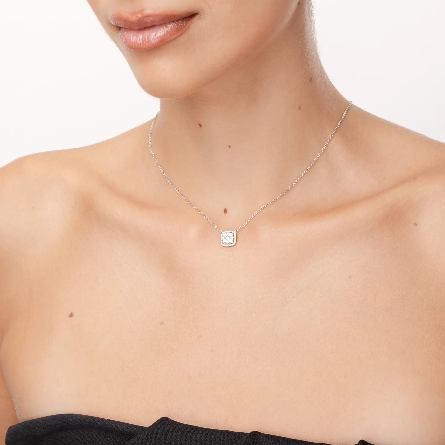 Łańcuszek z wisiorkiem z 18K białego złota i diamenty 0.5kr