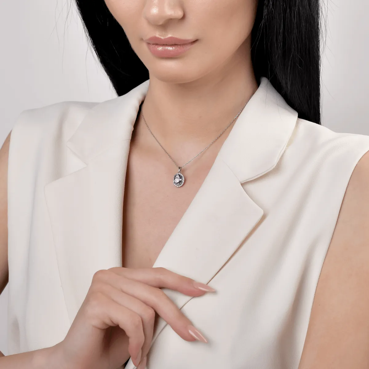 18K бял златен медальон с аметит от 1.82ct и диаманти от 0.17ct