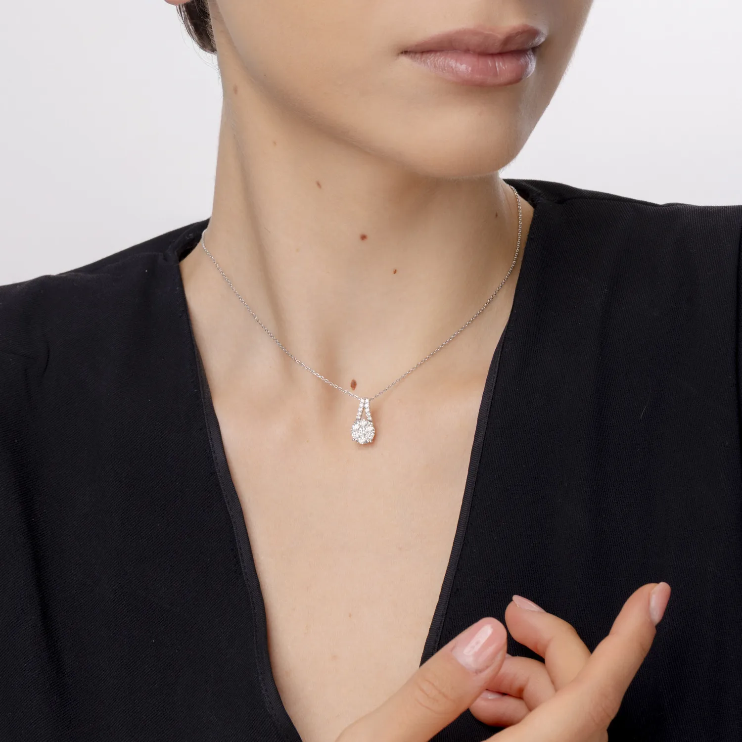 18k fehér arany medál 0.75ct gyémántokkal