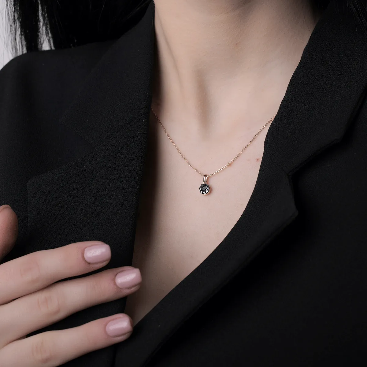 14K rózsaszín-fekete arany medál 0.213ct fekete gyémántokkal