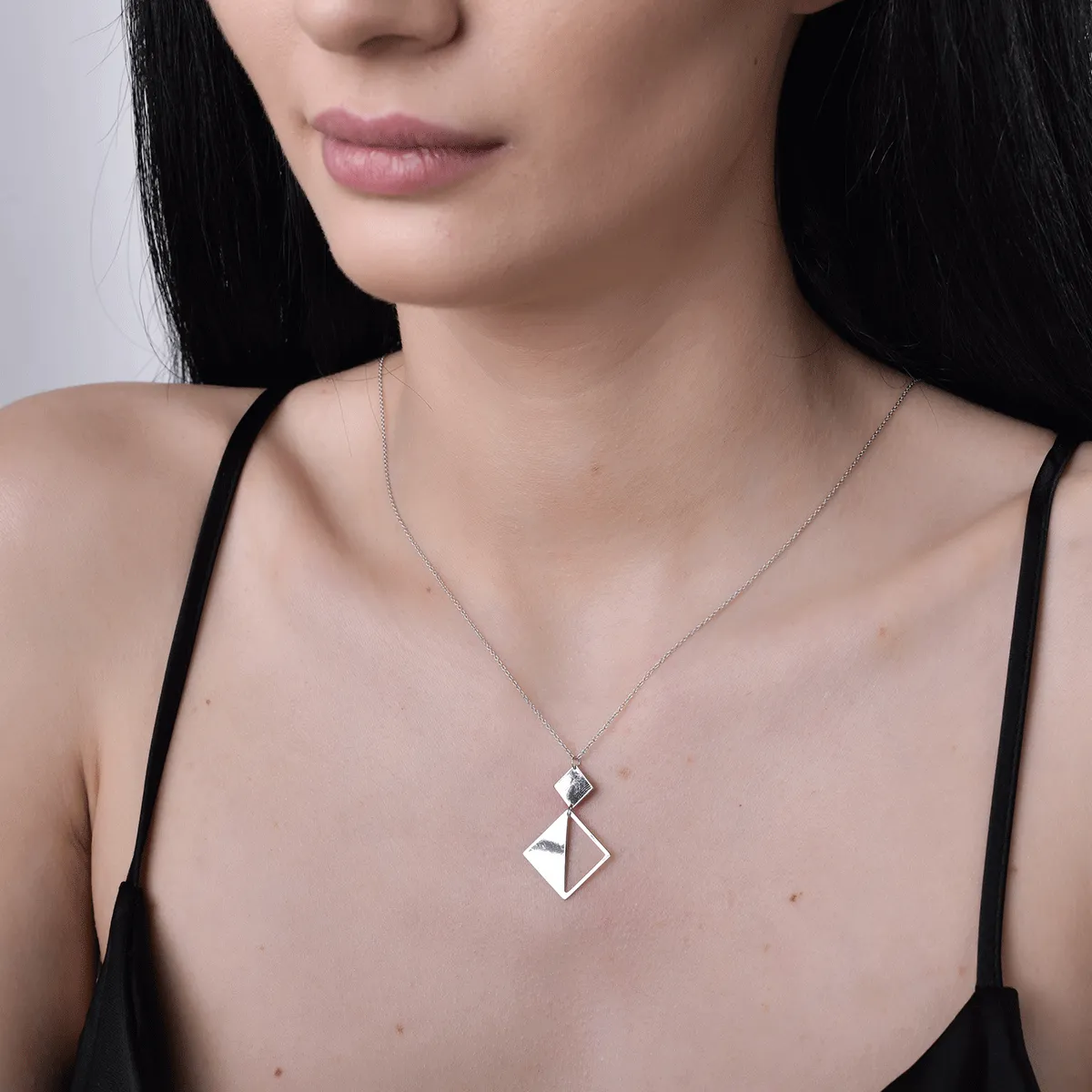 14K white gold geometrical pendants chain