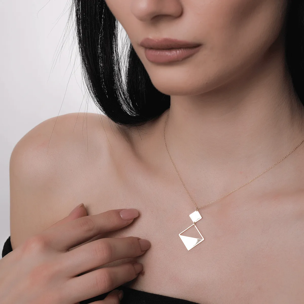 Колие с висулка от жълто злато 14K