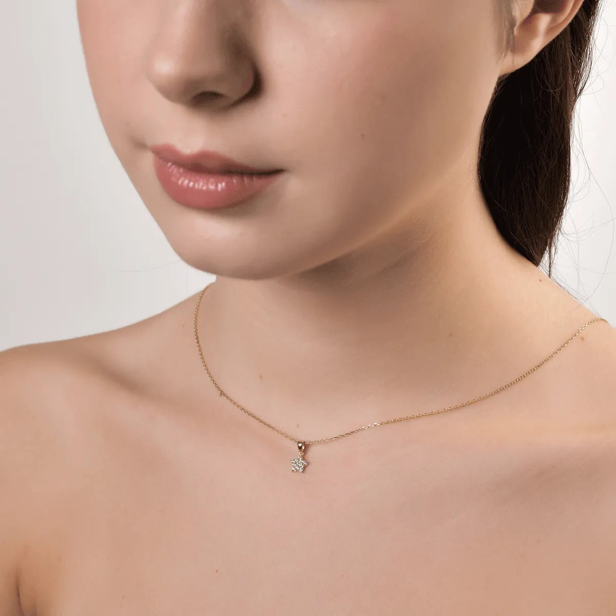 Pandantiv steluta din aur galben de 14K